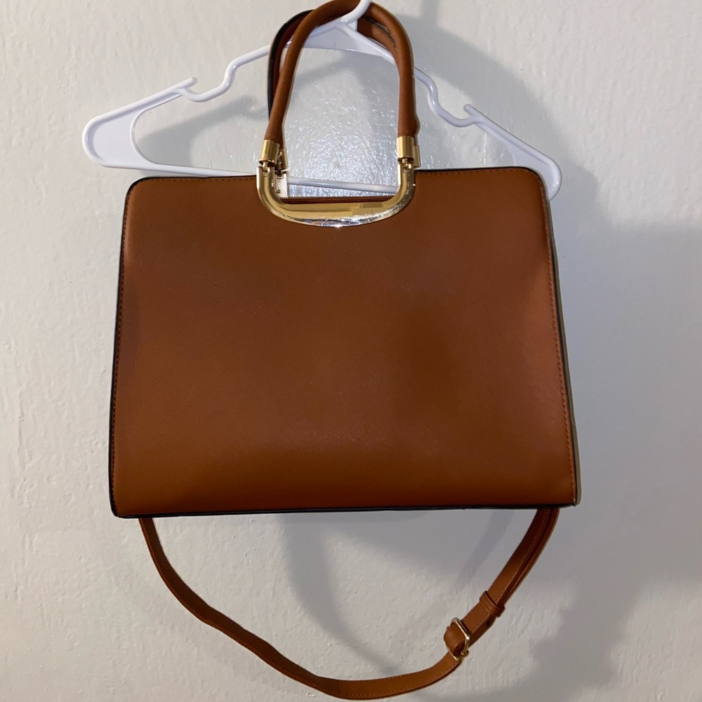 Brown shoulder bag with detachable strap